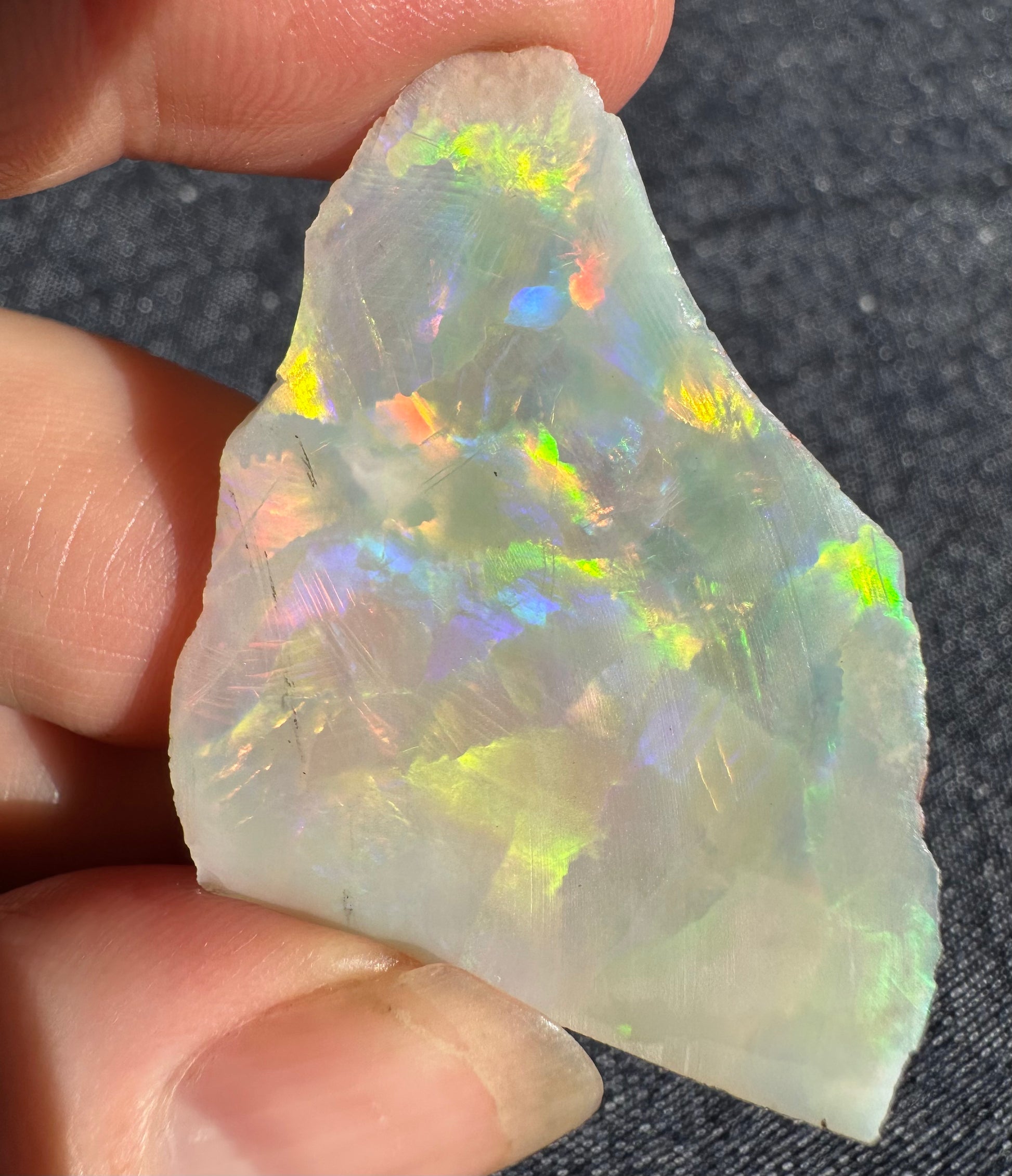 Australian gem rough opal 4.447 grams 41x32 mm