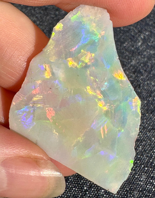Australian gem rough opal 4.447 grams 41x32 mm