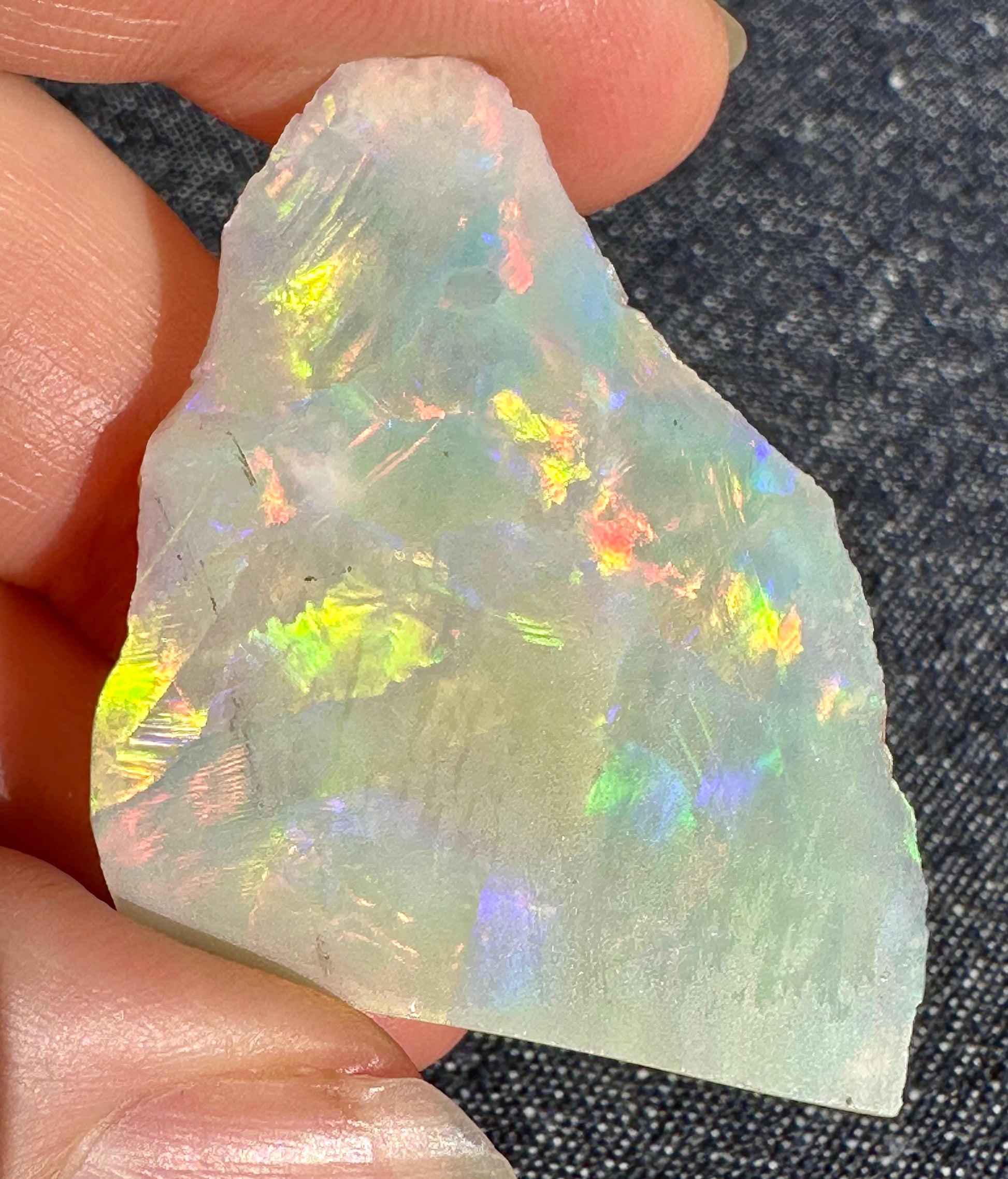Australian gem rough opal 4.447 grams 41x32 mm