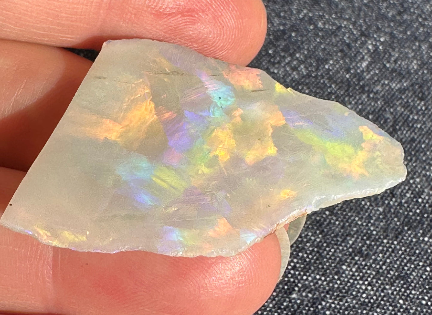 Australian gem rough opal 4.447 grams 41x32 mm