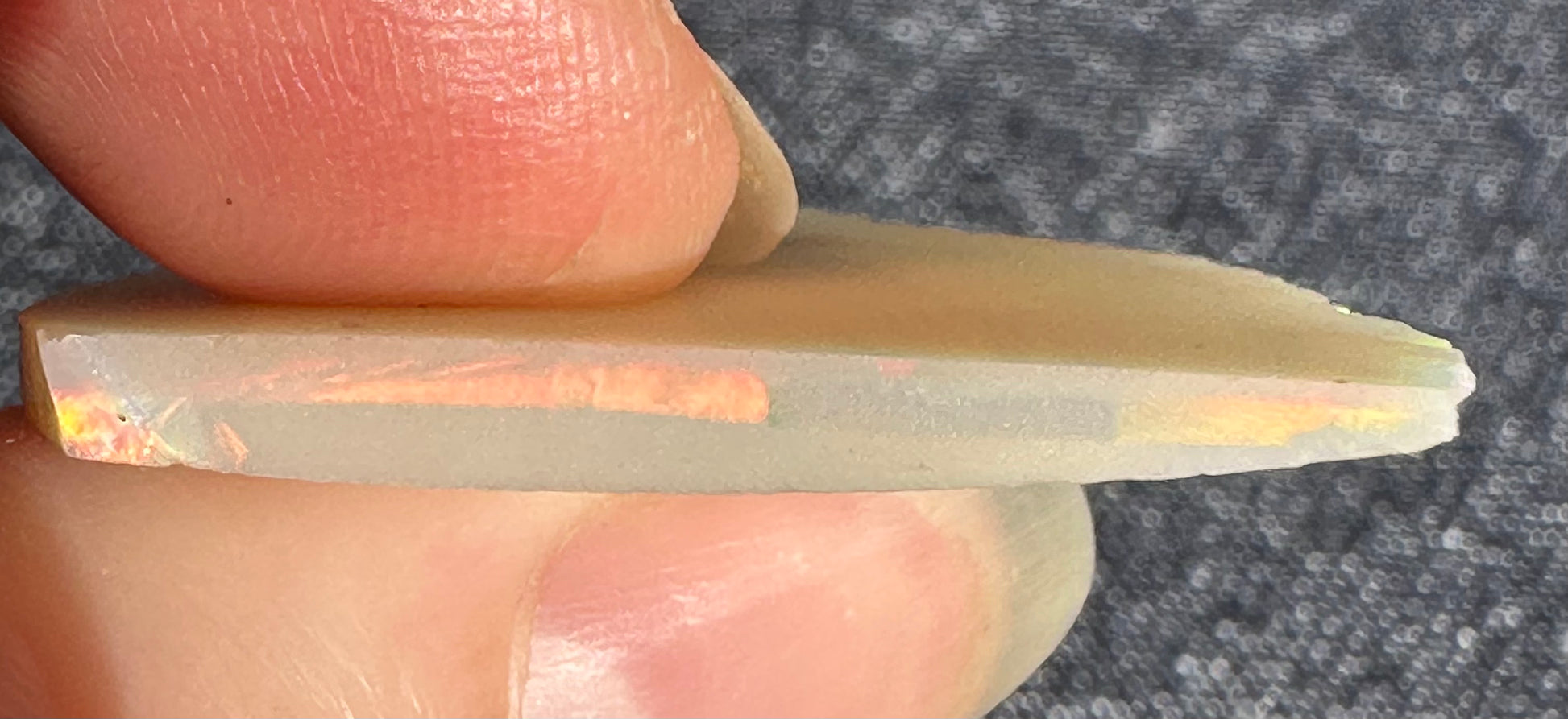 Australian gem rough opal 4.447 grams 41x32 mm