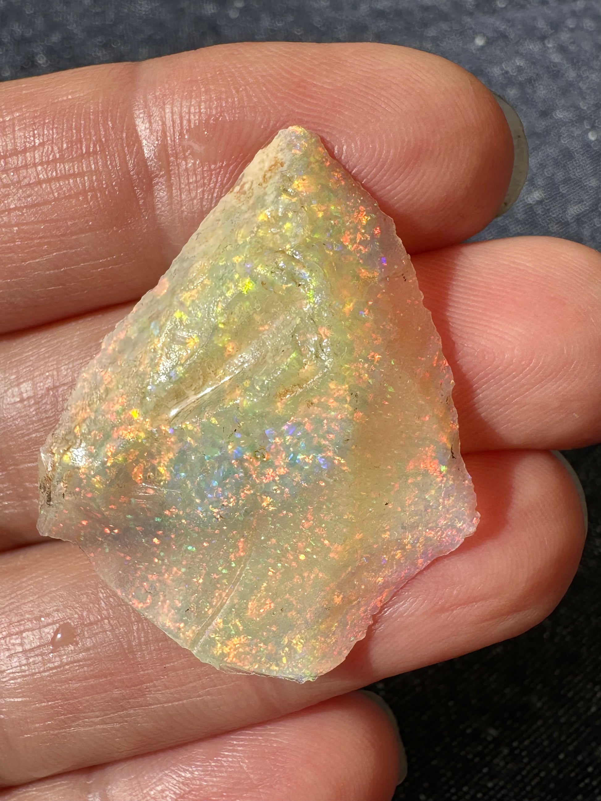 Australian rough uncut opal 19.84 cts 36x30mm