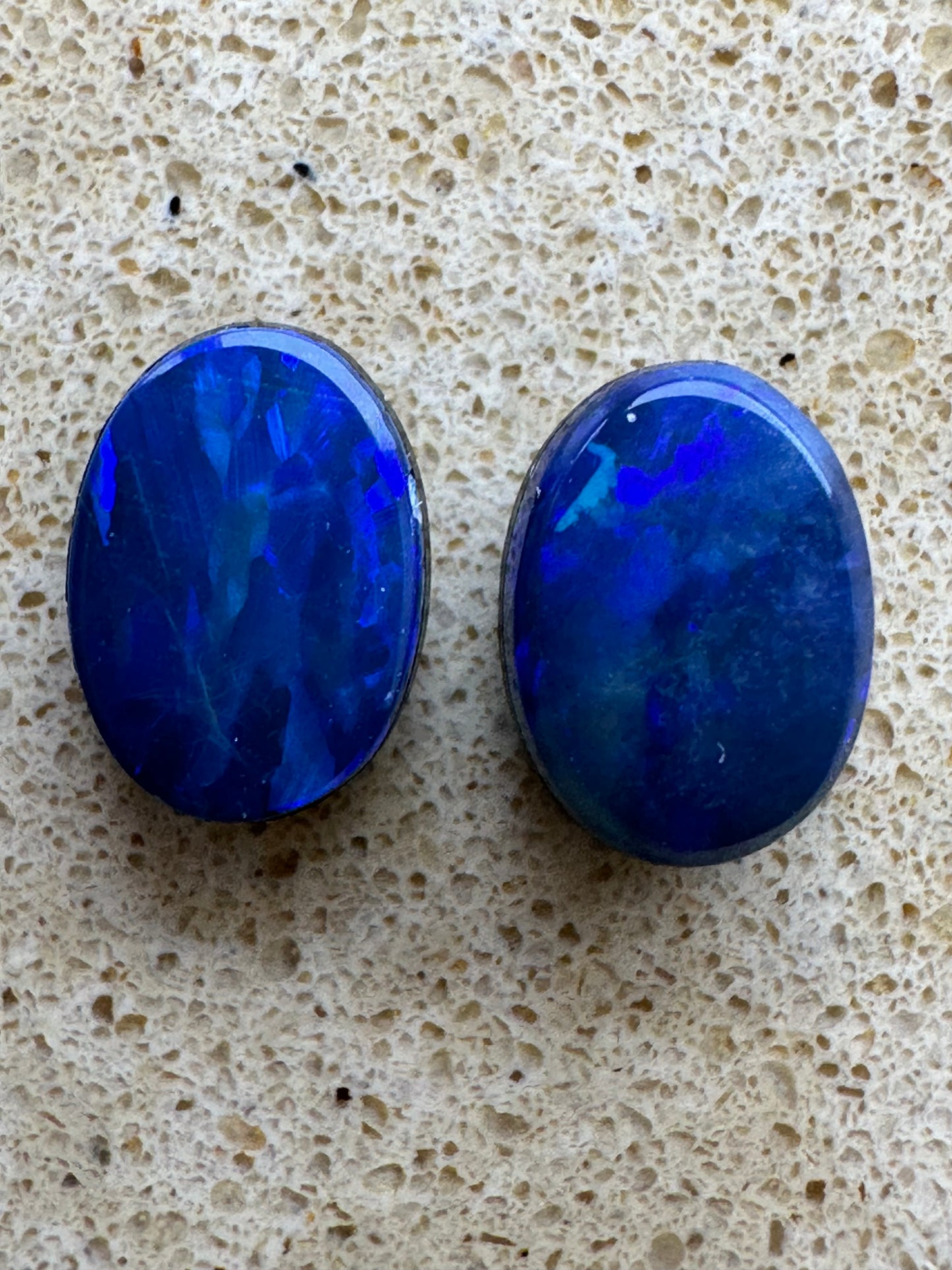 Australian lightning ridge doublet Opal pair multicolored unset pendant or earrings 1.20 cts