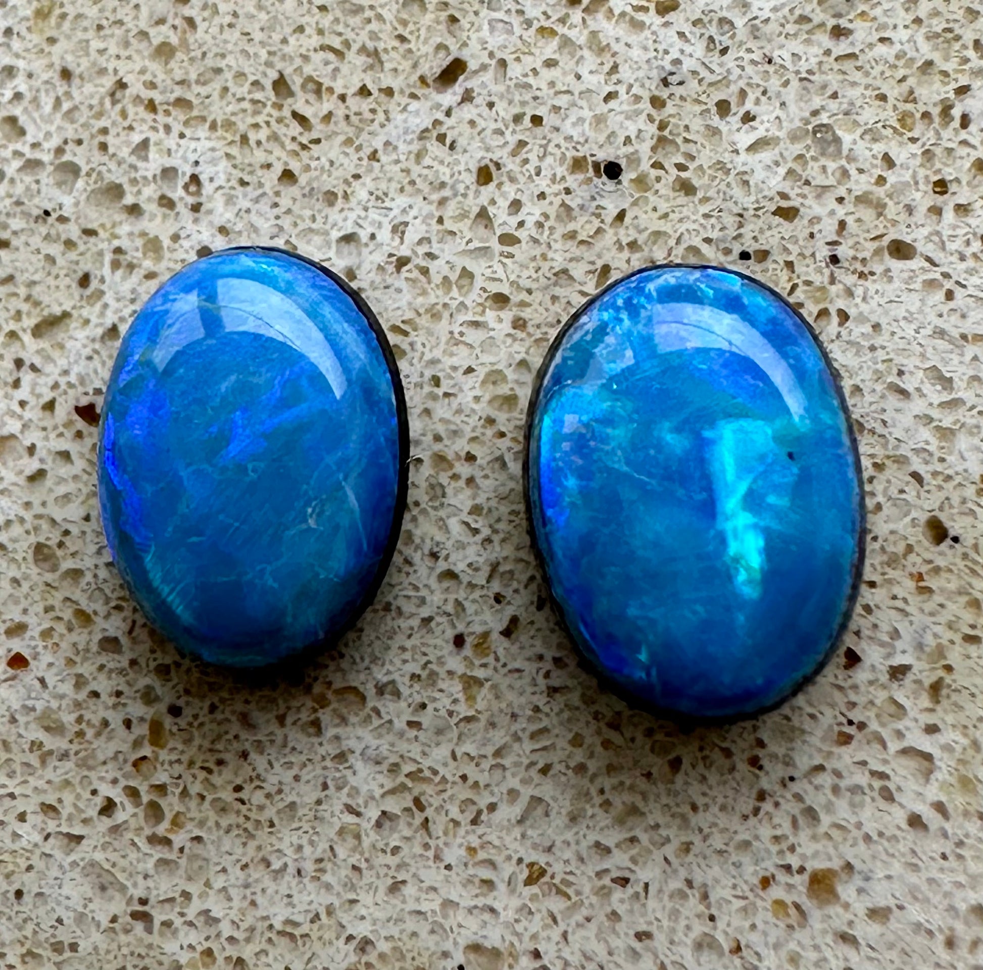 Australian lightning ridge doublet Opal pair multicolored unset pendant or earrings 1.52 cts
