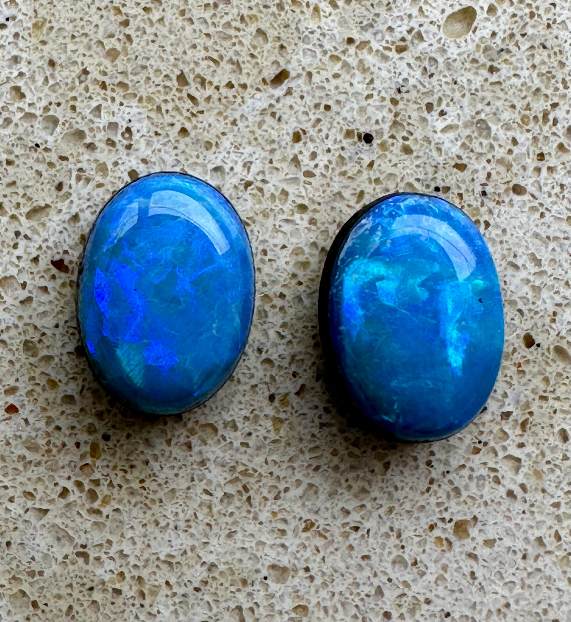 Australian lightning ridge doublet Opal pair multicolored unset pendant or earrings 1.52 cts