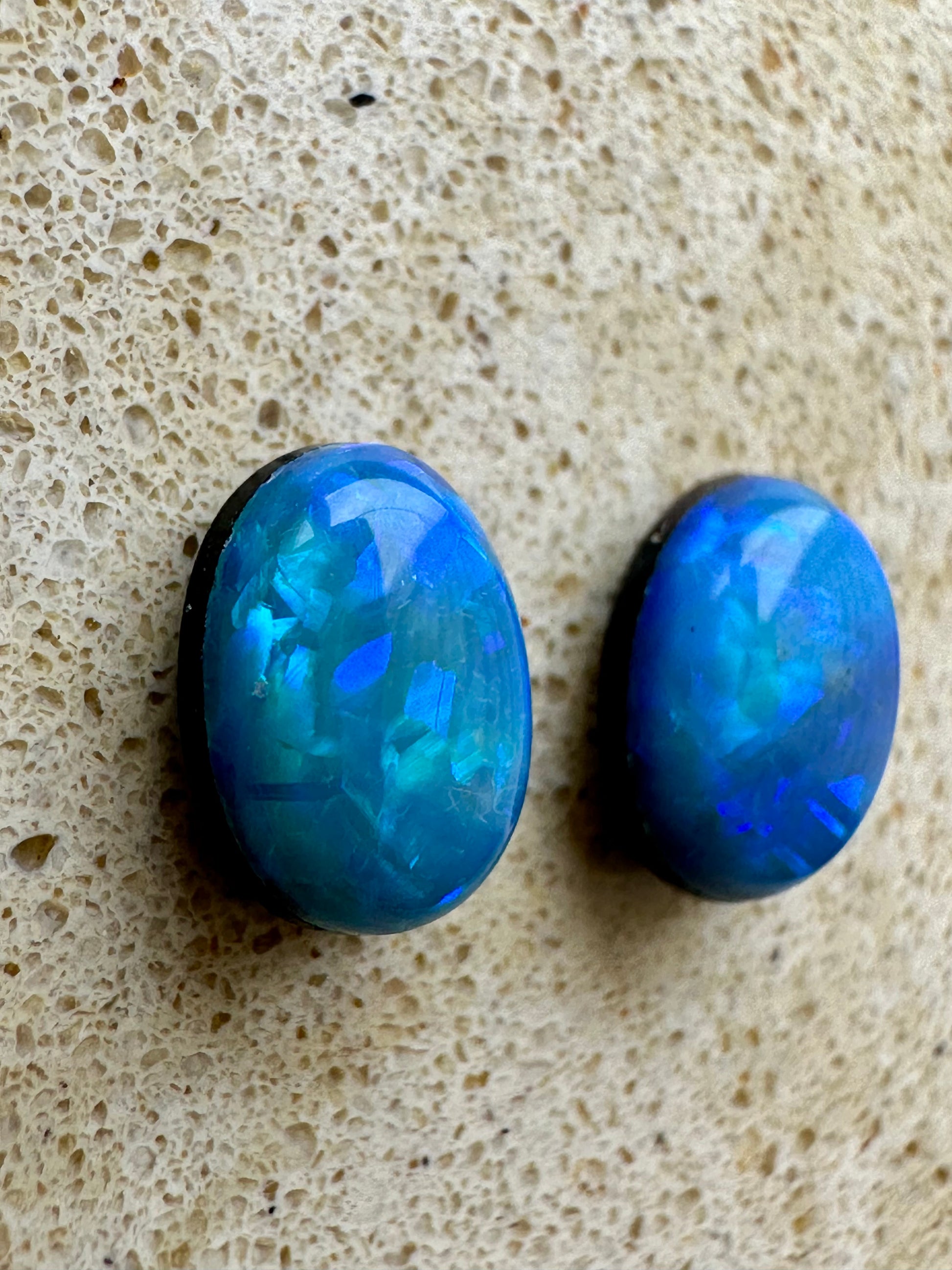 Australian lightning ridge doublet Opal pair multicolored unset pendant or earrings 1.515 cts