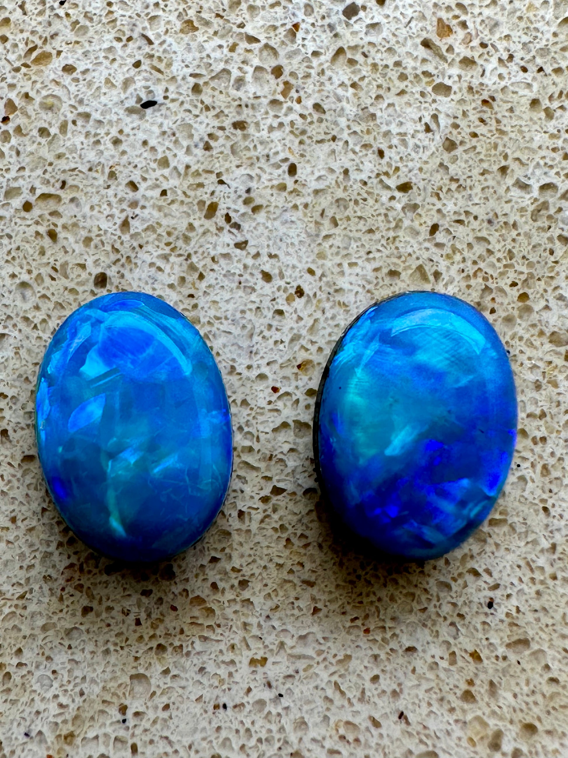 Australian lightning ridge doublet Opal pair multicolored unset pendant or earrings 1.515 cts