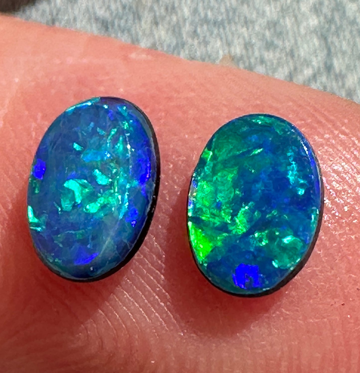 Australian lightning ridge doublet Opal pair multicolored unset pendant or earrings 1.02 cts