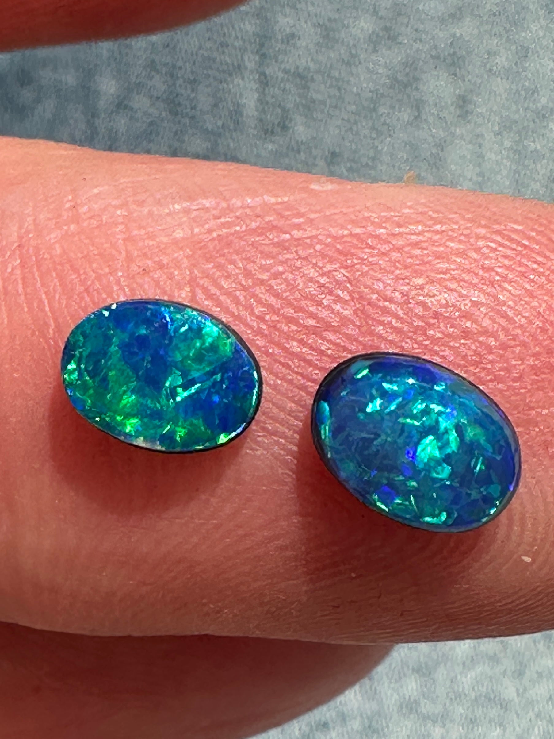 Australian lightning ridge doublet Opal pair multicolored unset pendant or earrings 1.02 cts