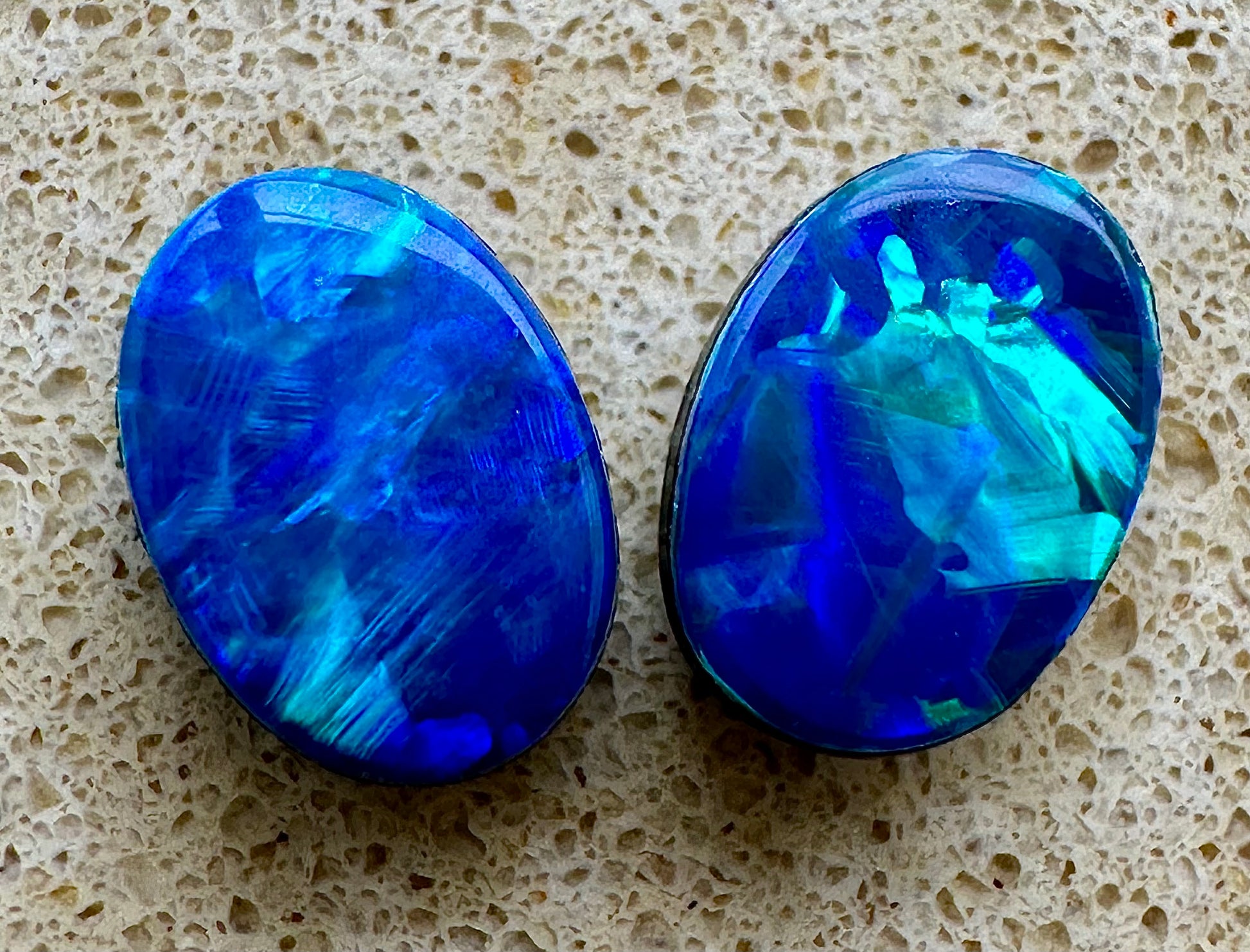 Australian lightning ridge doublet Opal pair multicolored unset pendant or earrings 1.15 cts