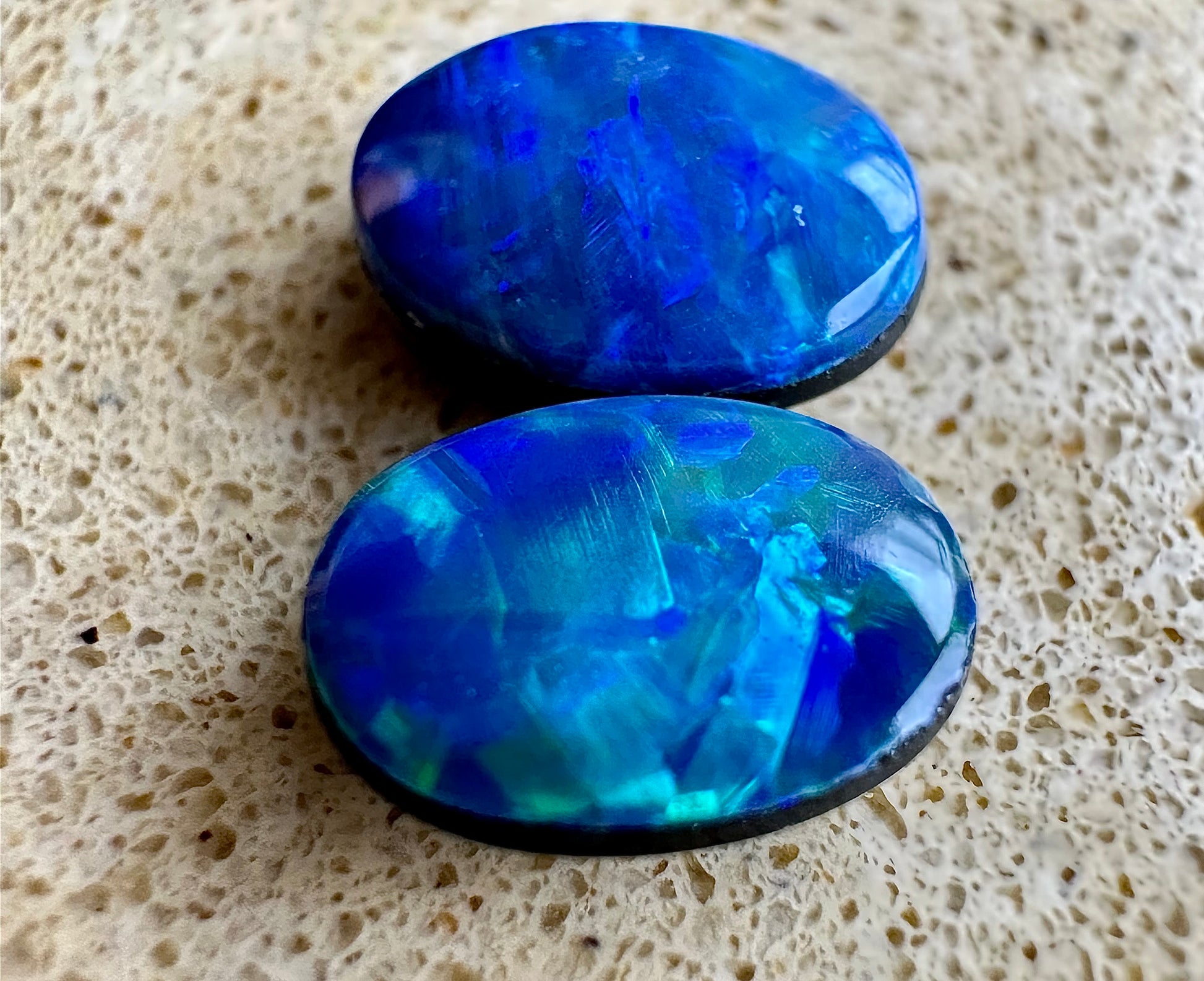 Australian lightning ridge doublet Opal pair multicolored unset pendant or earrings 1.15 cts