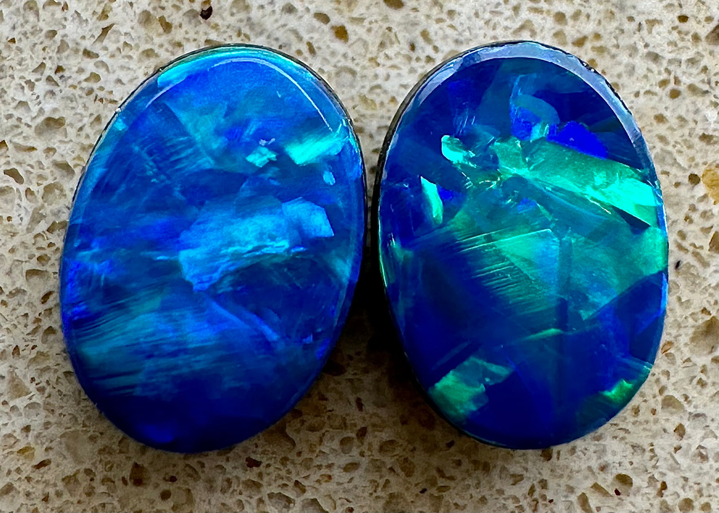 Australian lightning ridge doublet Opal pair multicolored unset pendant or earrings 1.15 cts