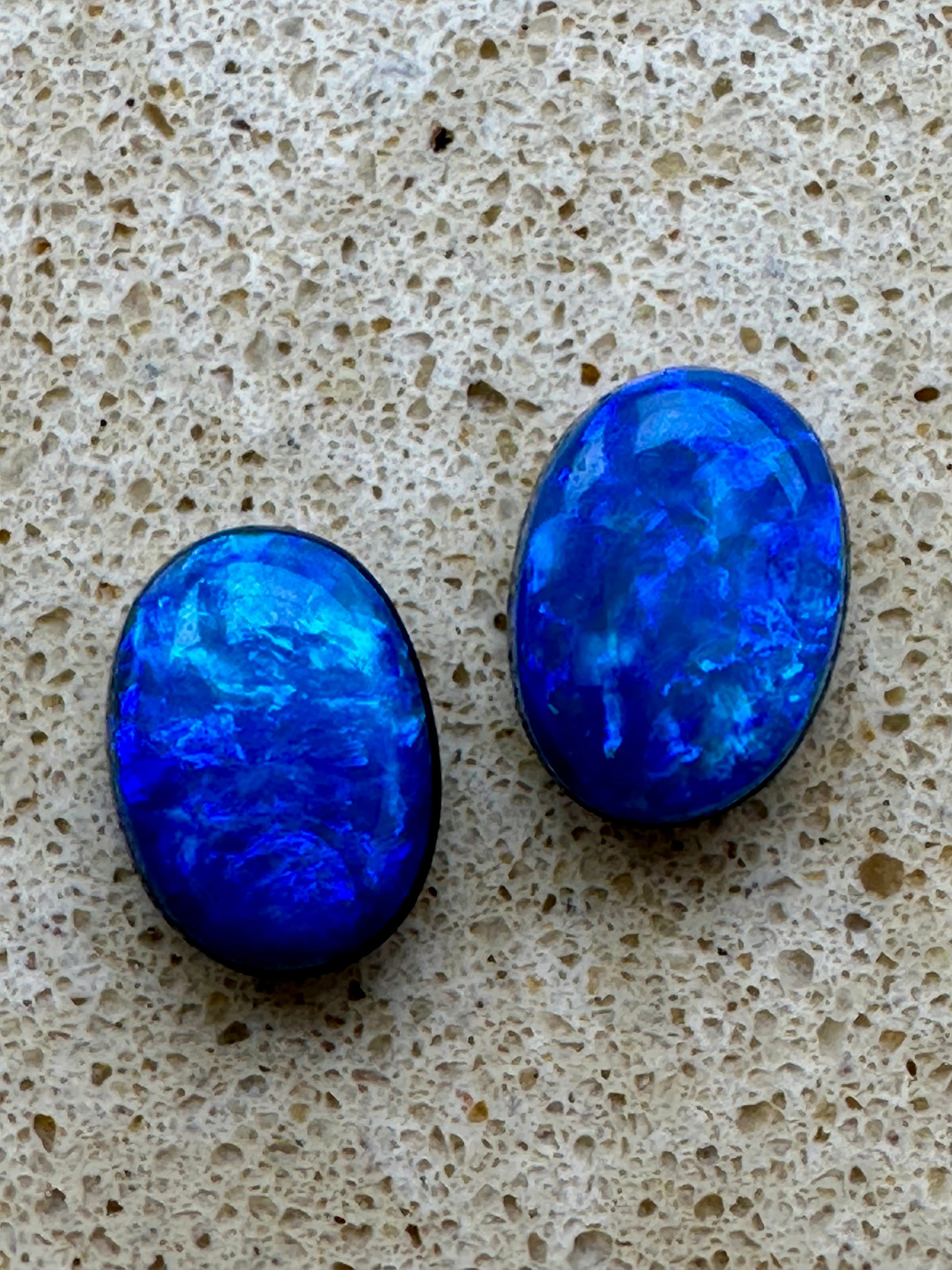 Australian lightning ridge doublet Opal pair multicolored unset pendant or earrings 1.30 cts