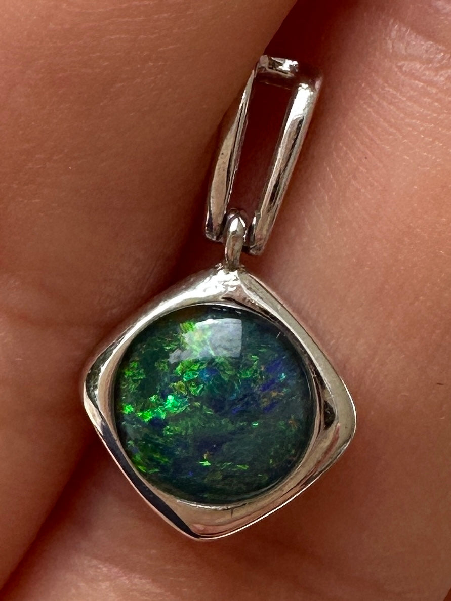 Australian muliticolored opal doublet drop pendant set in sterling silver 4.605 cts