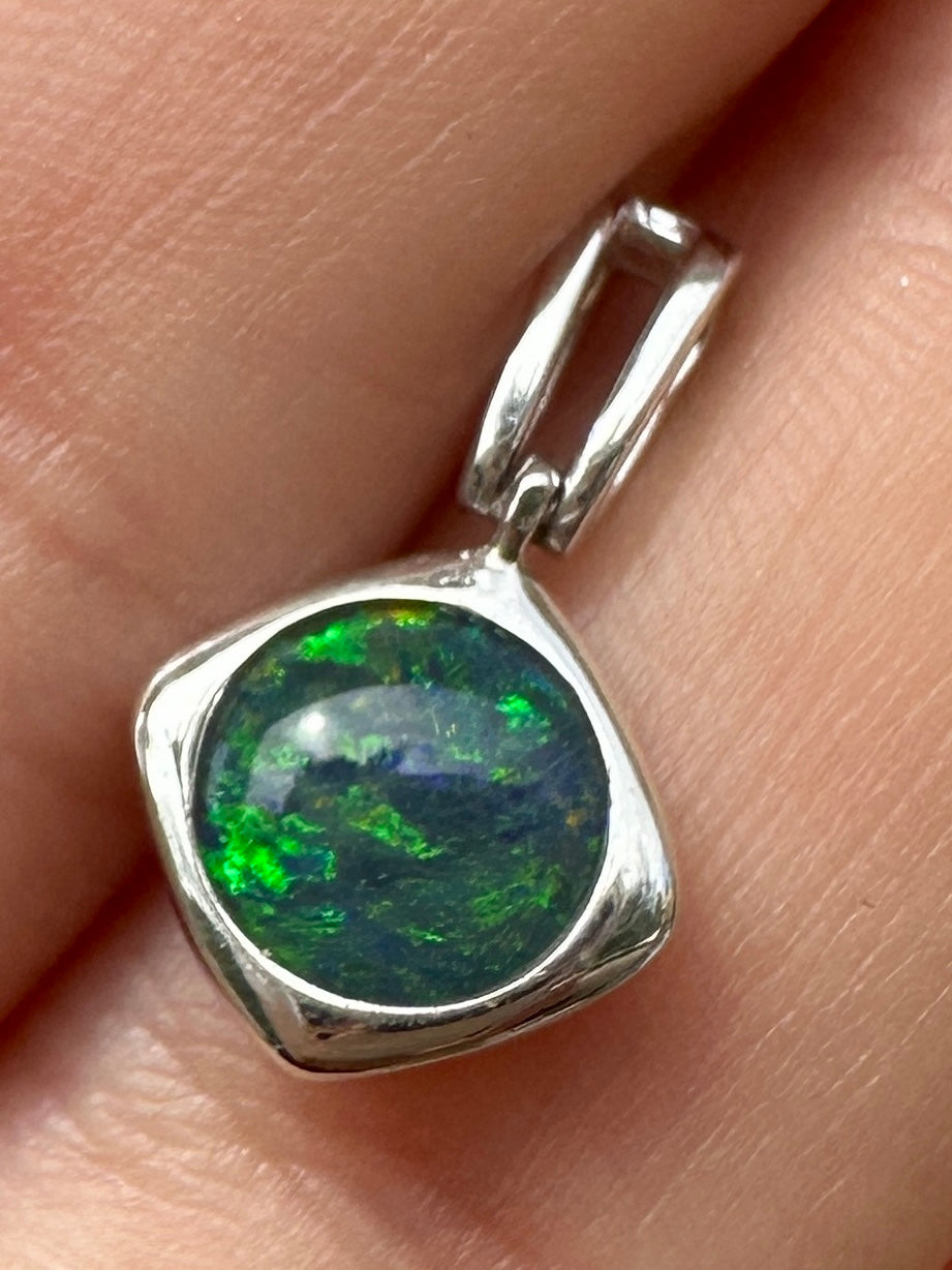Australian muliticolored opal doublet drop pendant set in sterling silver 4.605 cts