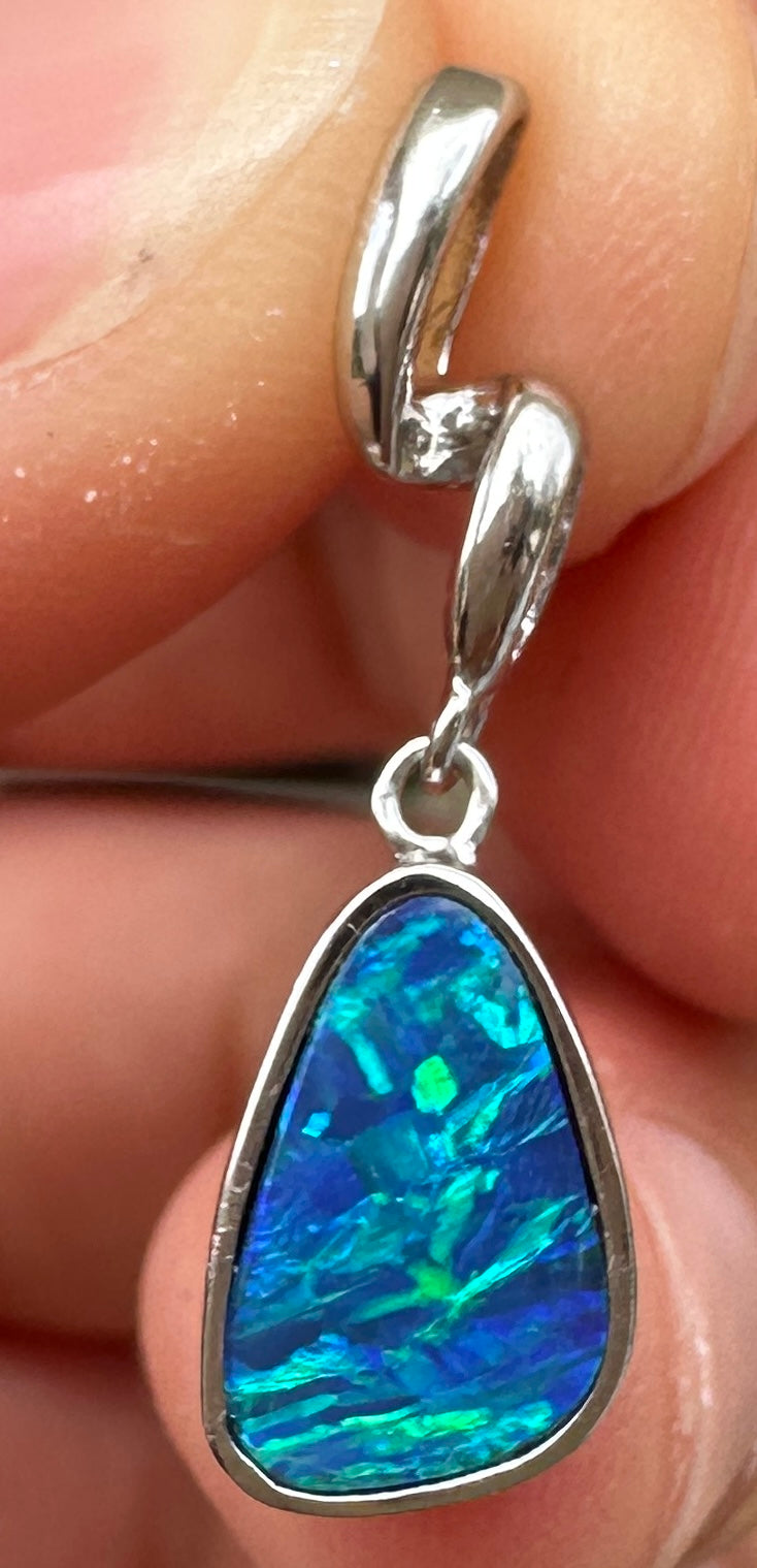 Australian muliticolored opal doublet drop pendant set in sterling silver 5.16 cts