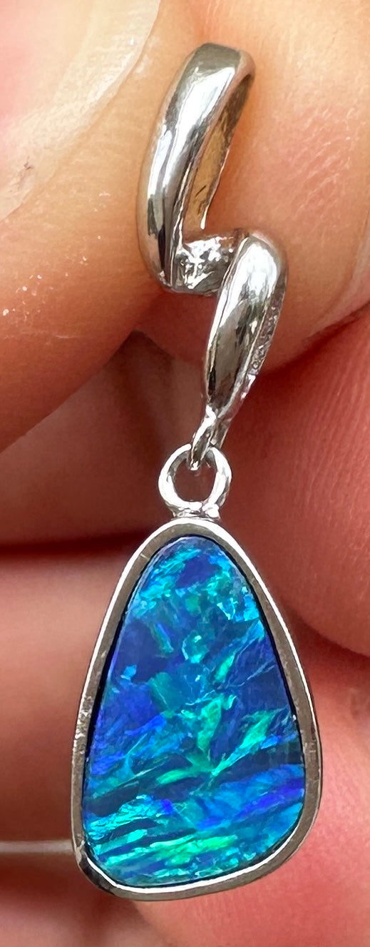 Australian muliticolored opal doublet drop pendant set in sterling silver 5.16 cts