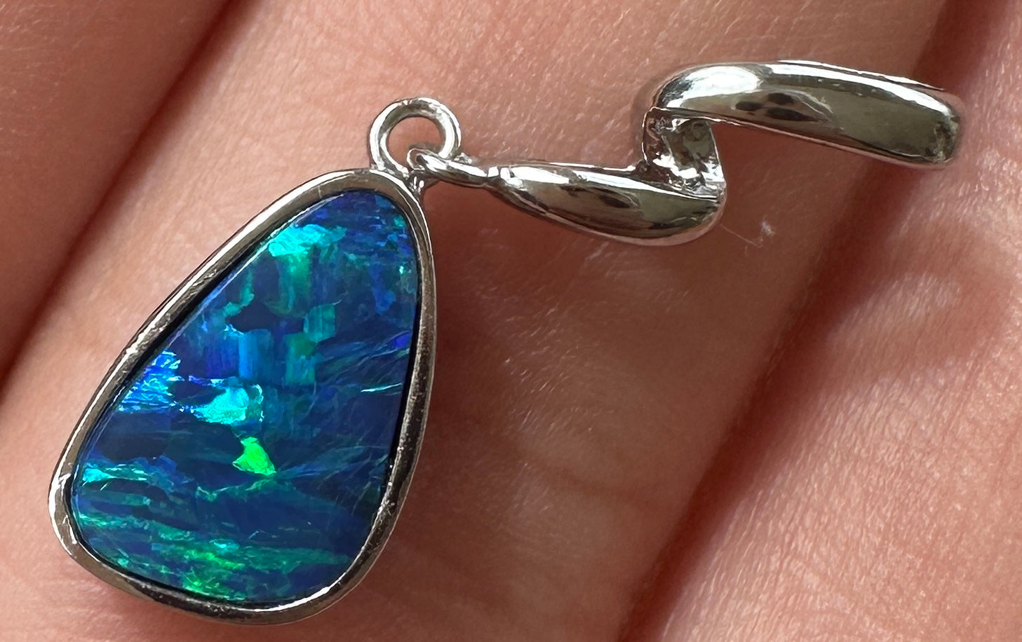 Australian muliticolored opal doublet drop pendant set in sterling silver 5.16 cts