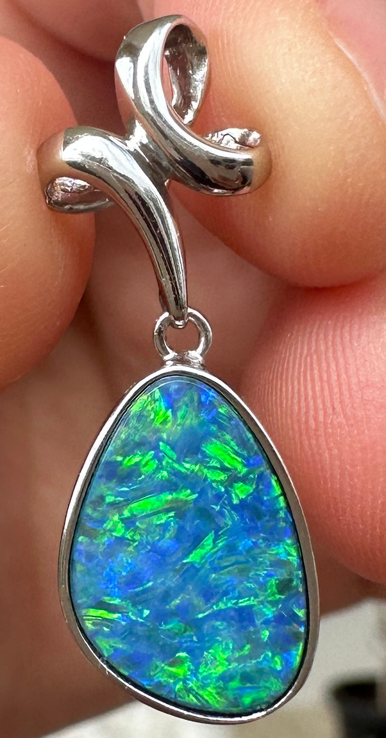 Australian muliticolored opal doublet drop pendant set in sterling silver 7.755 cts