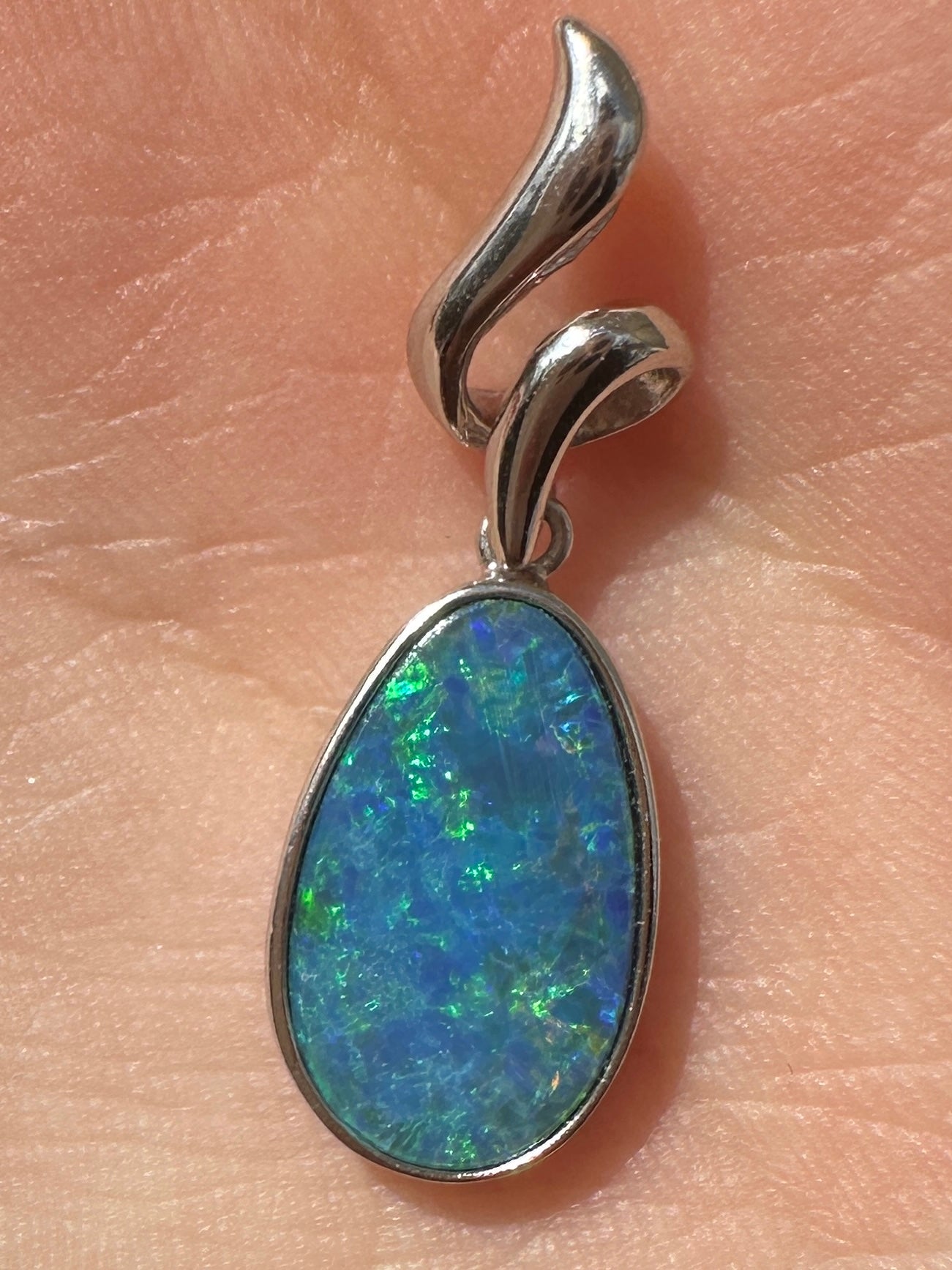 Australian muliticolored opal doublet drop pendant set in sterling silver 7.065 cts