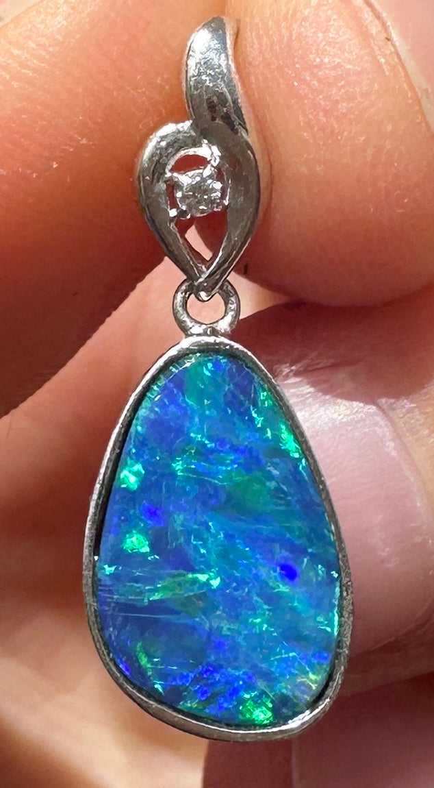 Australian muliticolored opal doublet drop pendant set in sterling silver 5.525 cts