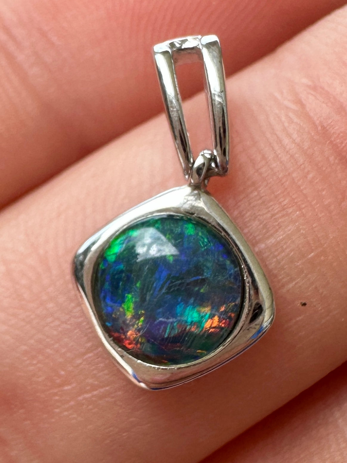 Australian muliticolored opal doublet drop pendant set in sterling silver 4.415 cts
