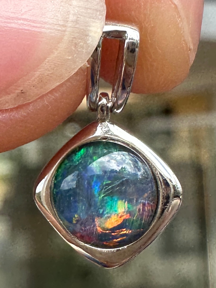 Australian muliticolored opal doublet drop pendant set in sterling silver 4.415 cts