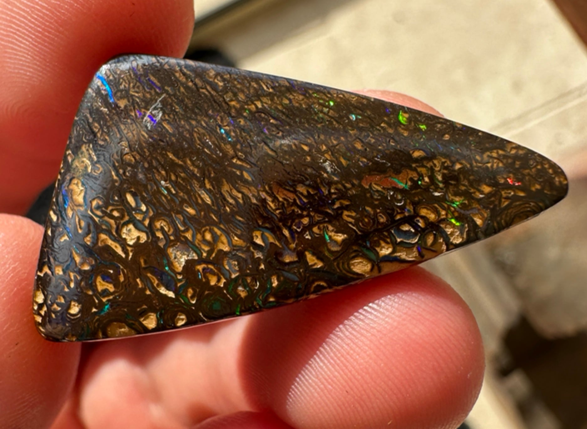 Australian Queensland Boulder multicolored unset pendant opal 31 ct
