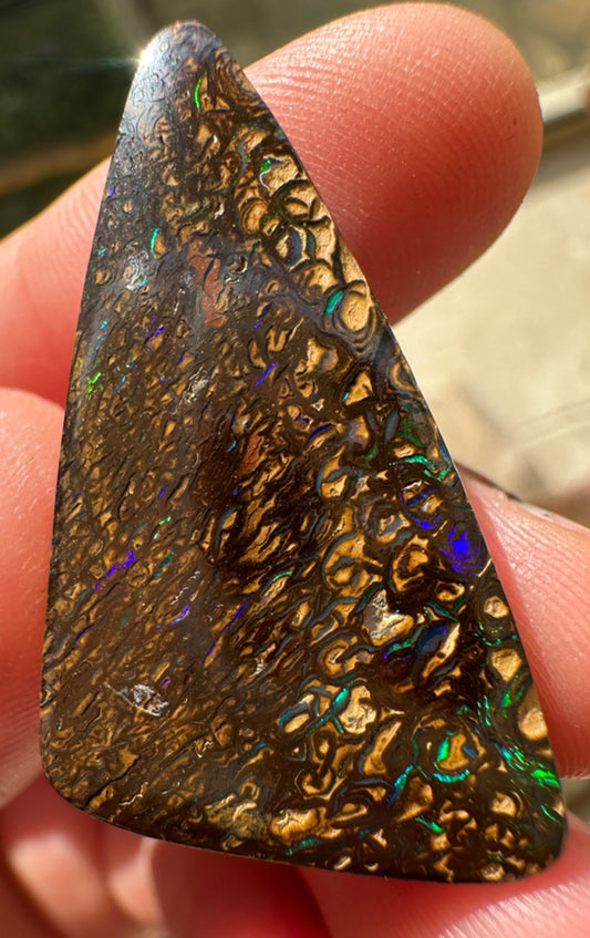 Australian Queensland Boulder multicolored unset pendant opal 31 ct