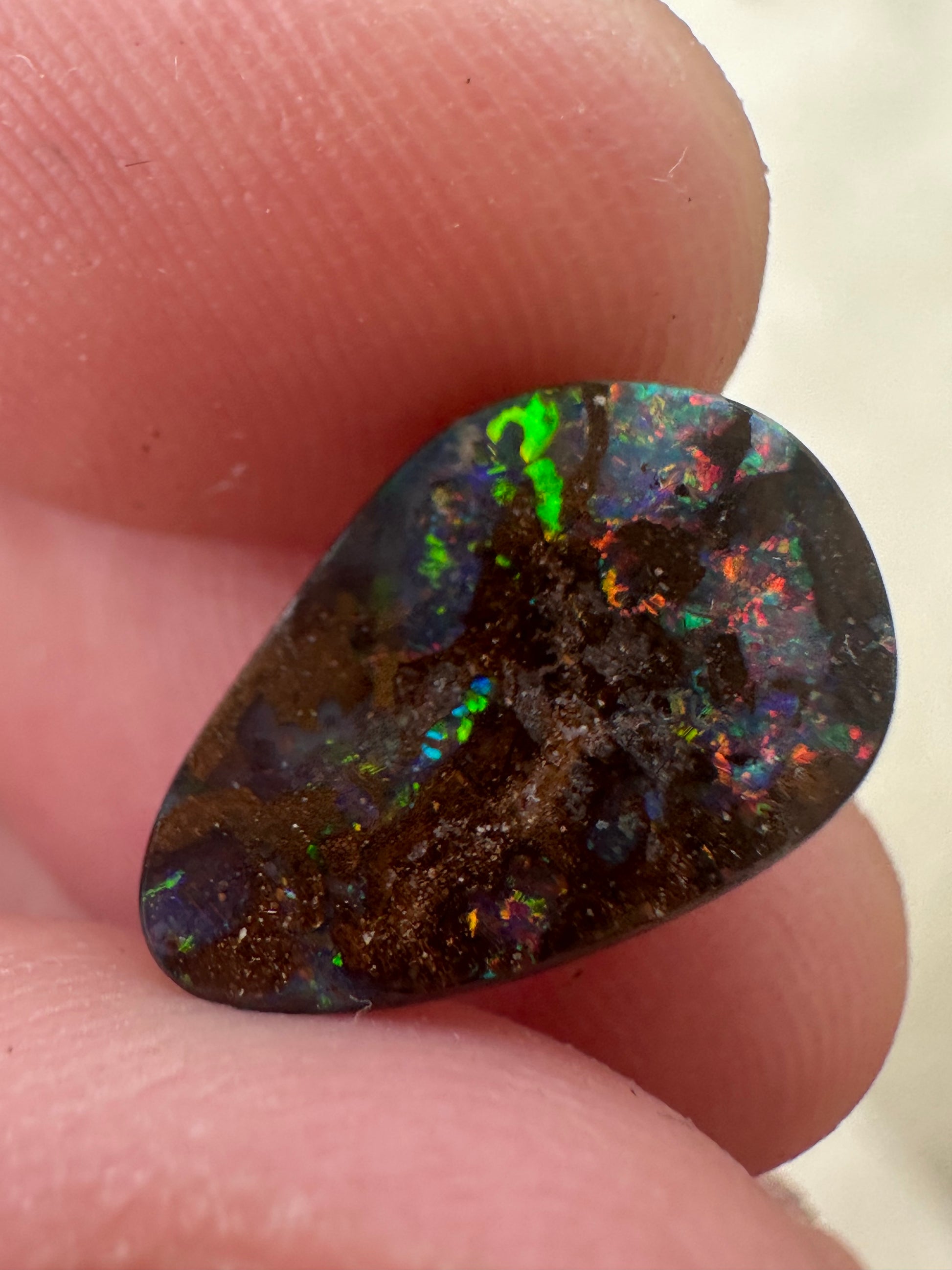 Opal Australian Queensland boulder unset pendant or ring multicolored opal 2.65 cts