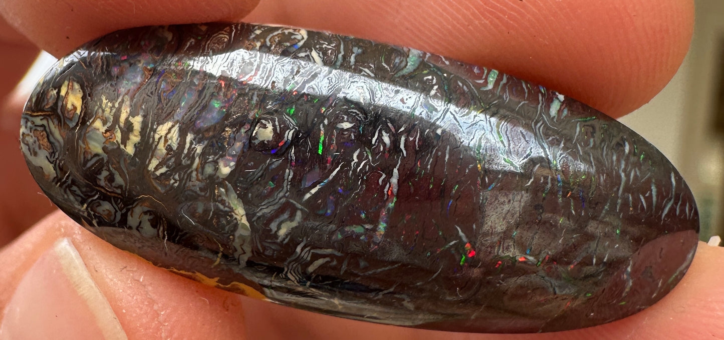 Australischer Boulderopal, mehrfarbig, 27,40 ct – Massiver Cabochon