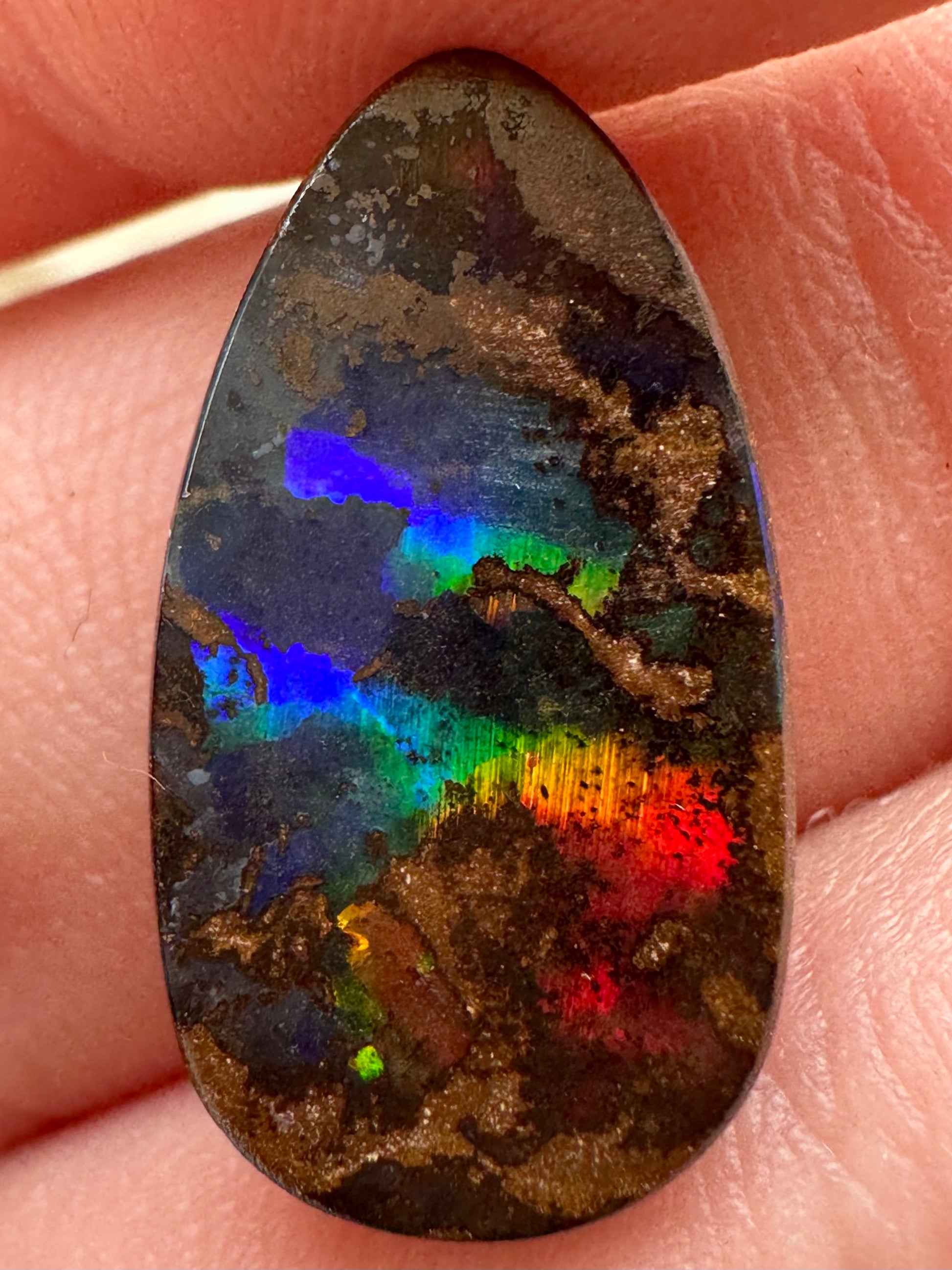 Opal Australian Queensland boulder unset pendant or ring multicolored opal 5 cts