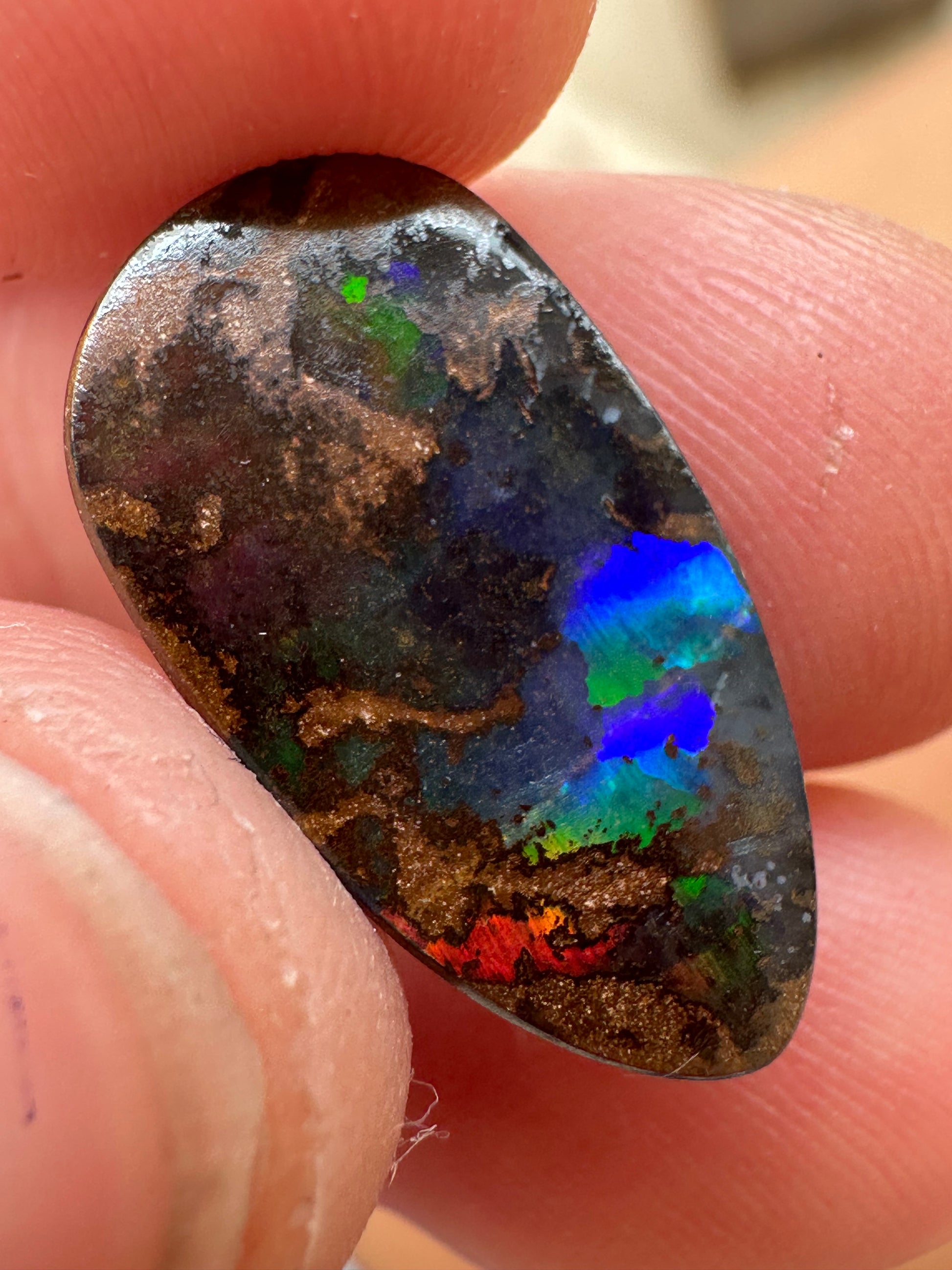 Opal Australian Queensland boulder unset pendant or ring multicolored opal 5 cts