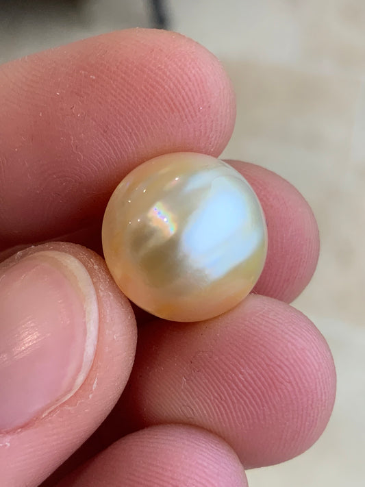 Opal Essence Australian Mabe Blister Pearl White Round pendant or ring  