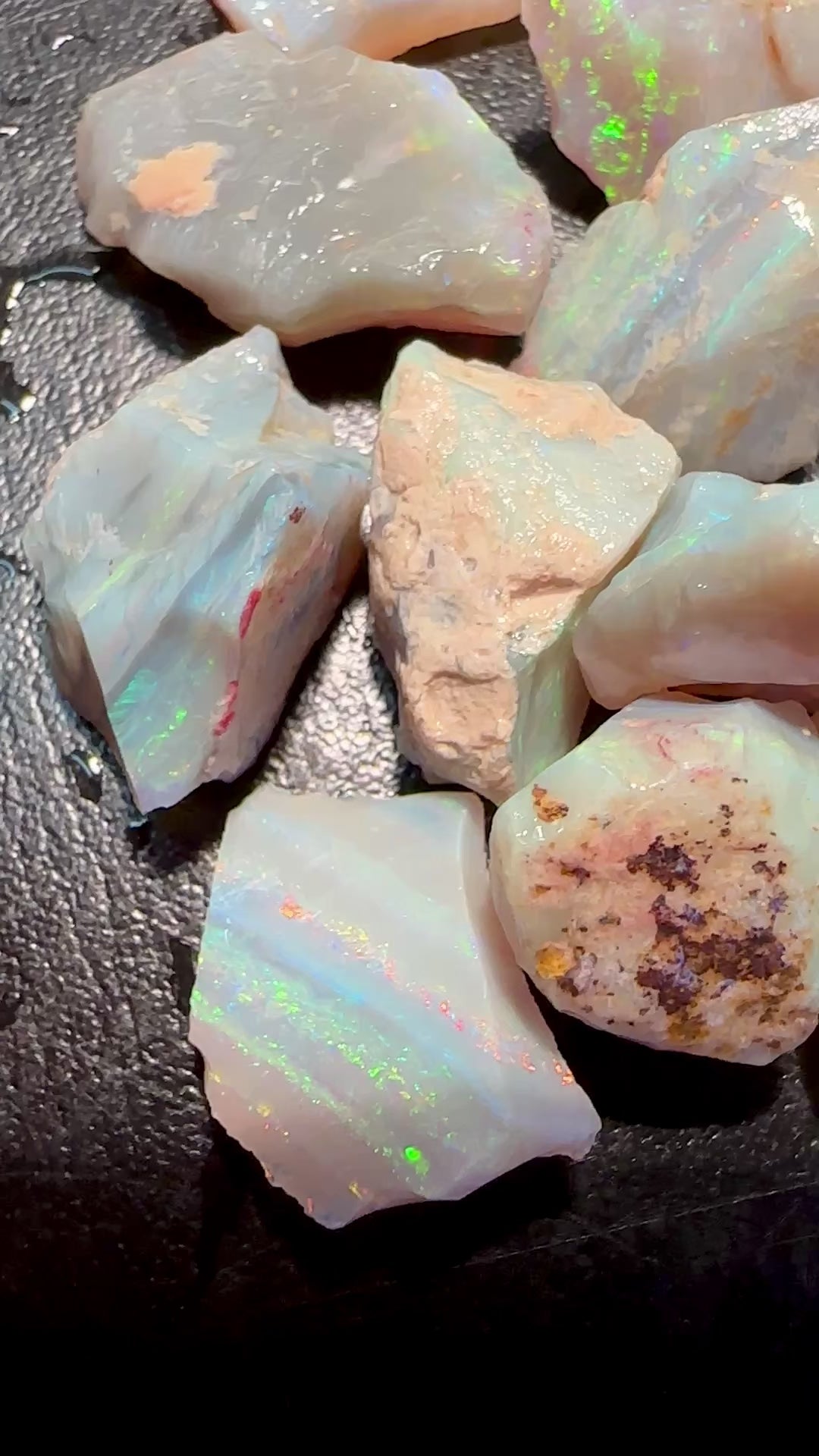 Opal Essence Australian Lambina Rough Grey Base opal multicolored Unset 