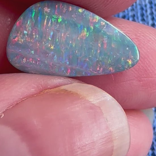 Brilliant Australian Opal doublet 4.05 cts