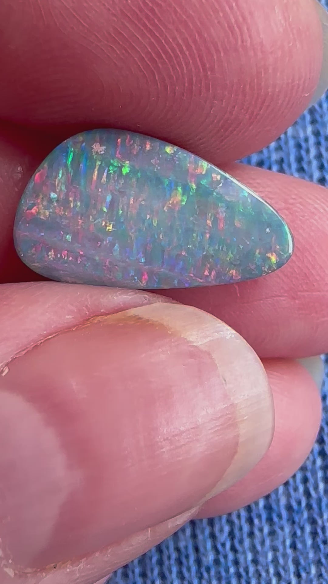 Brilliant Australian Opal doublet 4.05 cts