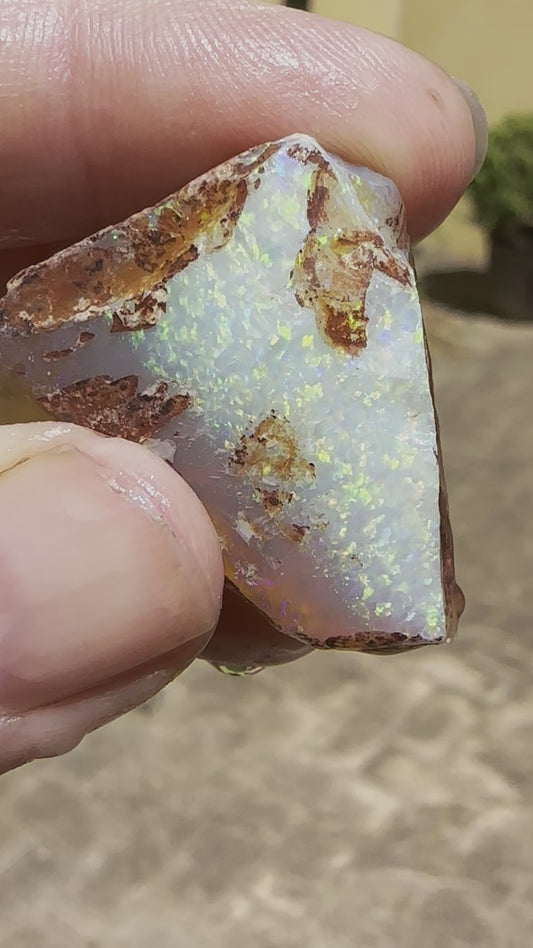Lambina crystal opal rough