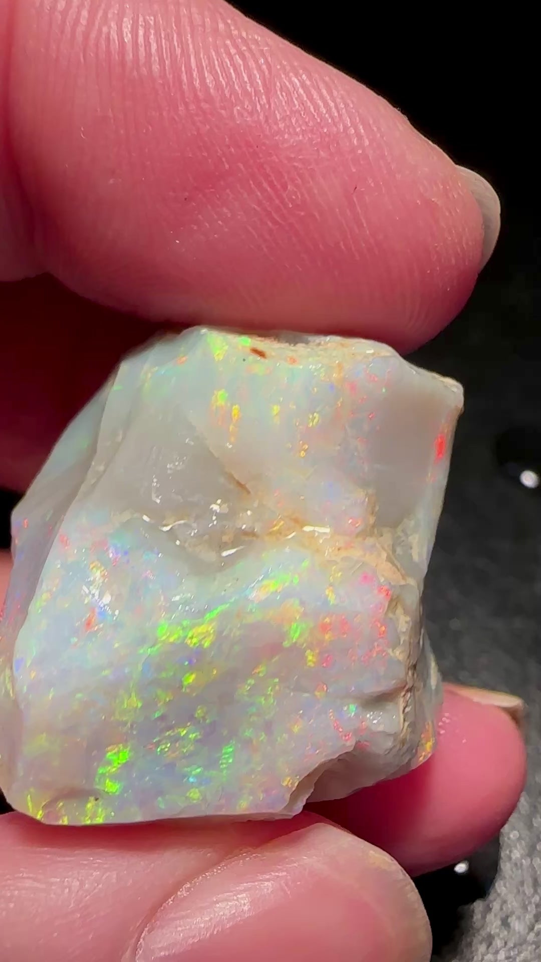Opal Essence Australian Lambina Rough Grey Base opal multicolored Unset 