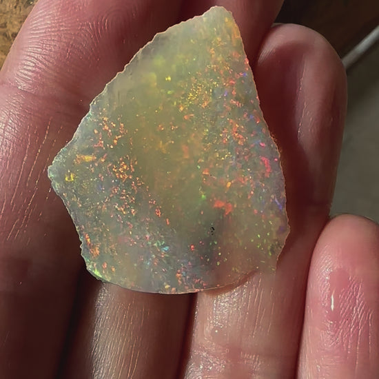 Australian rough uncut opal 19.84 cts 36x30mm