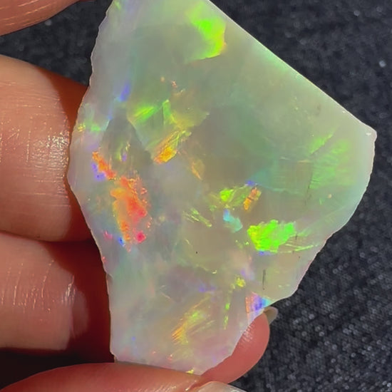 Australian gem rough opal 4.447 grams 41x32 mm