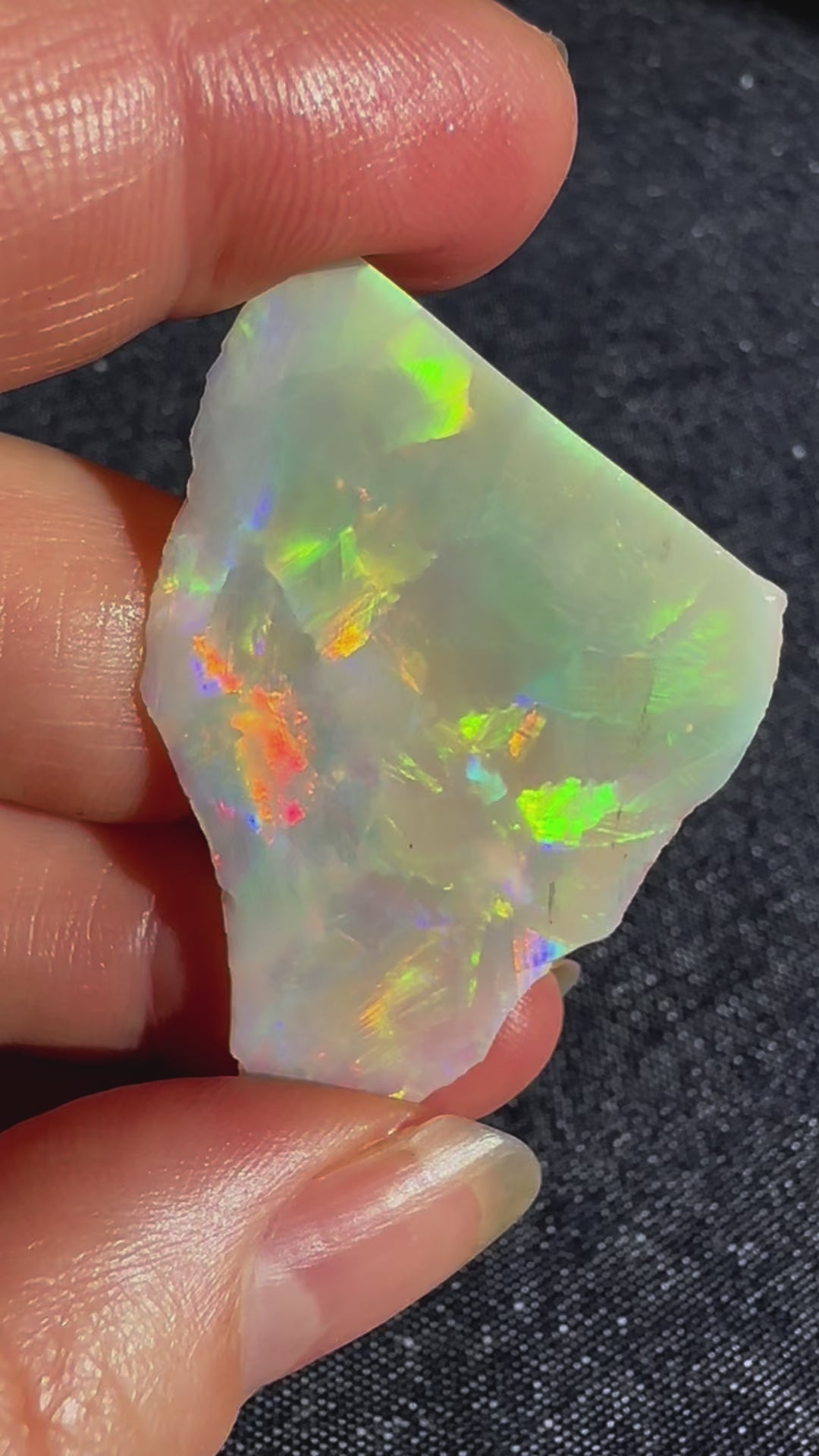 Australian gem rough opal 4.447 grams 41x32 mm