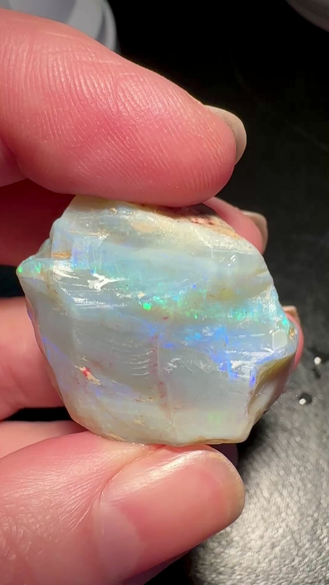 Opal Essence Australian Lambina Rough Grey Base opal multicolored Unset 