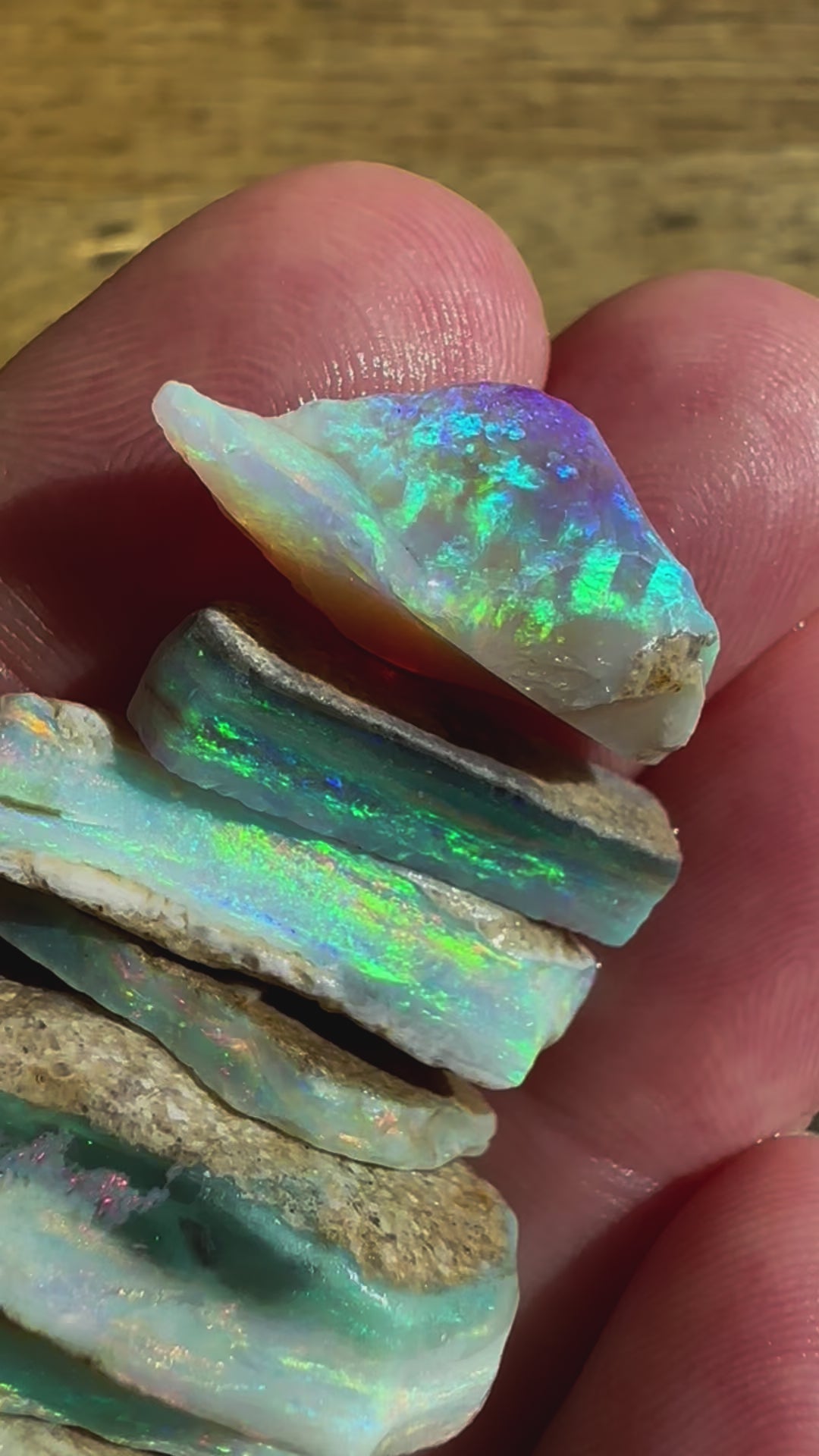 Mintabie mixed semi-black and crystal rough uncut opal