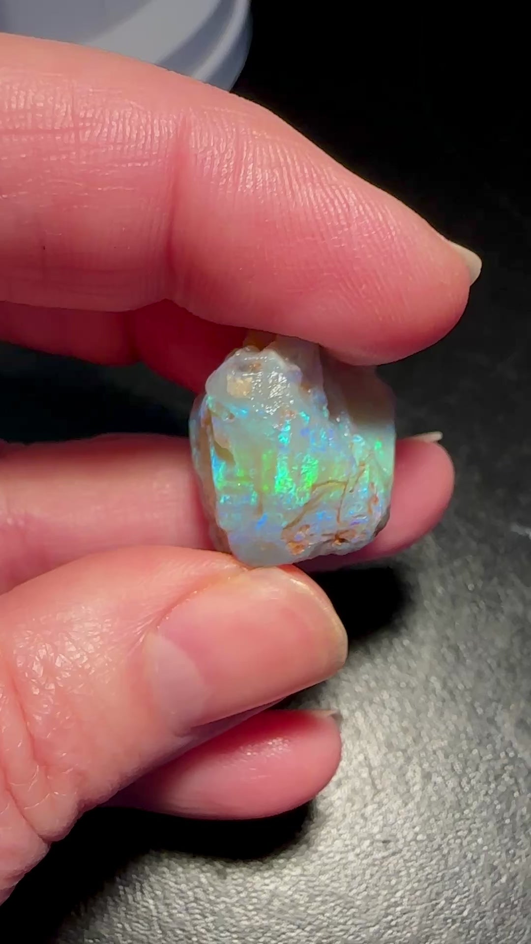Opal Essence Australian Lambina Rough Grey Base opal multicolored Unset 