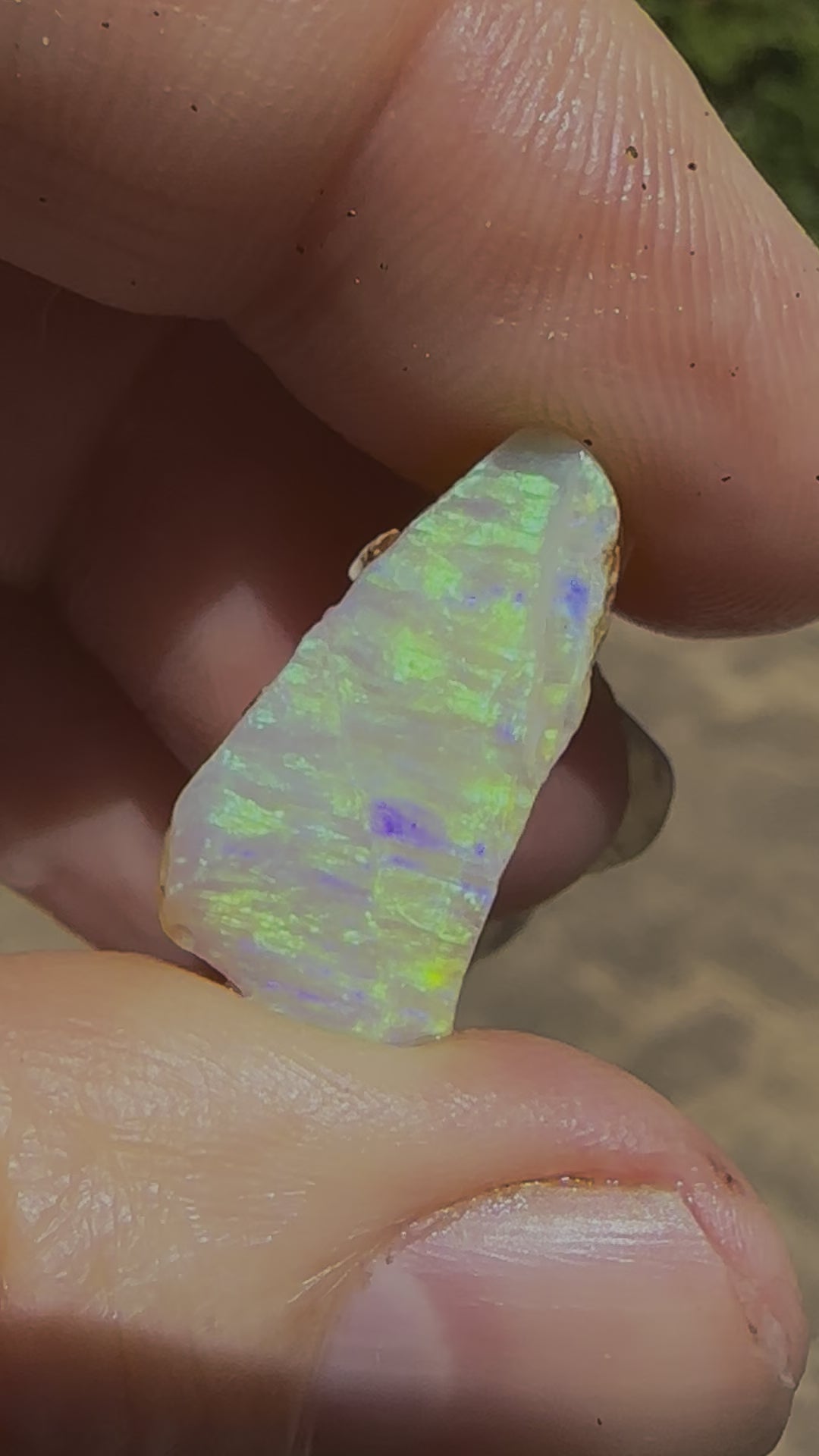 Lambina crystal opal rough