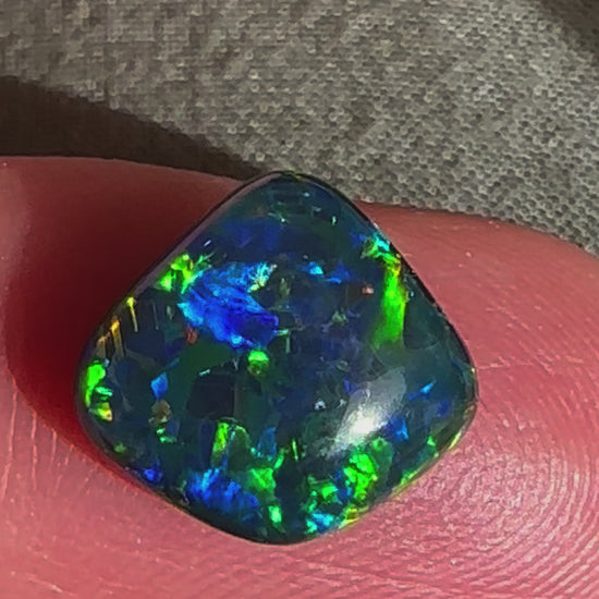 Australian gem crystal freeform opal triplet 11x10mm 3.45 cts 