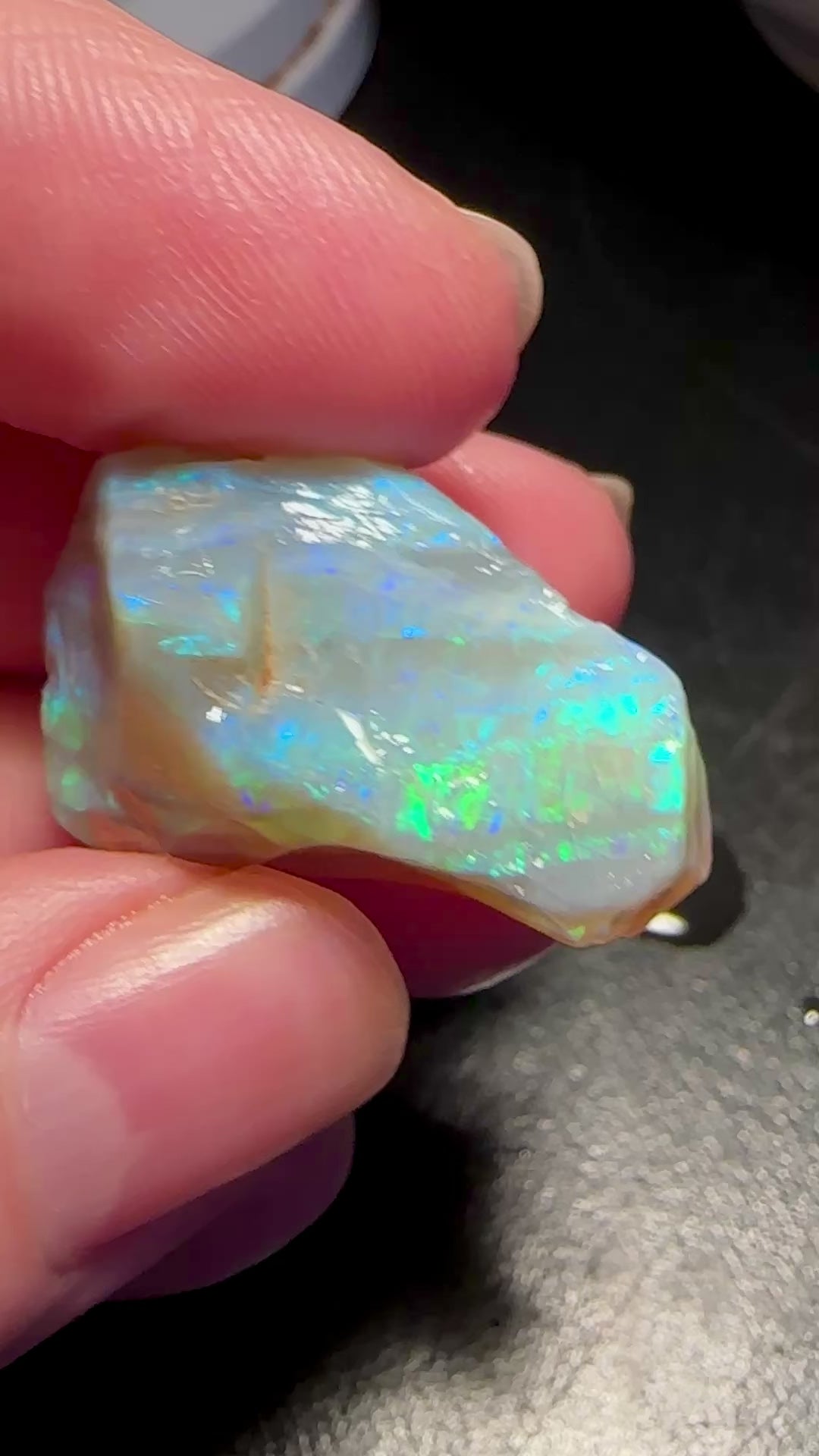 Opal Essence Australian Lambina Rough Grey Base opal multicolored Unset 