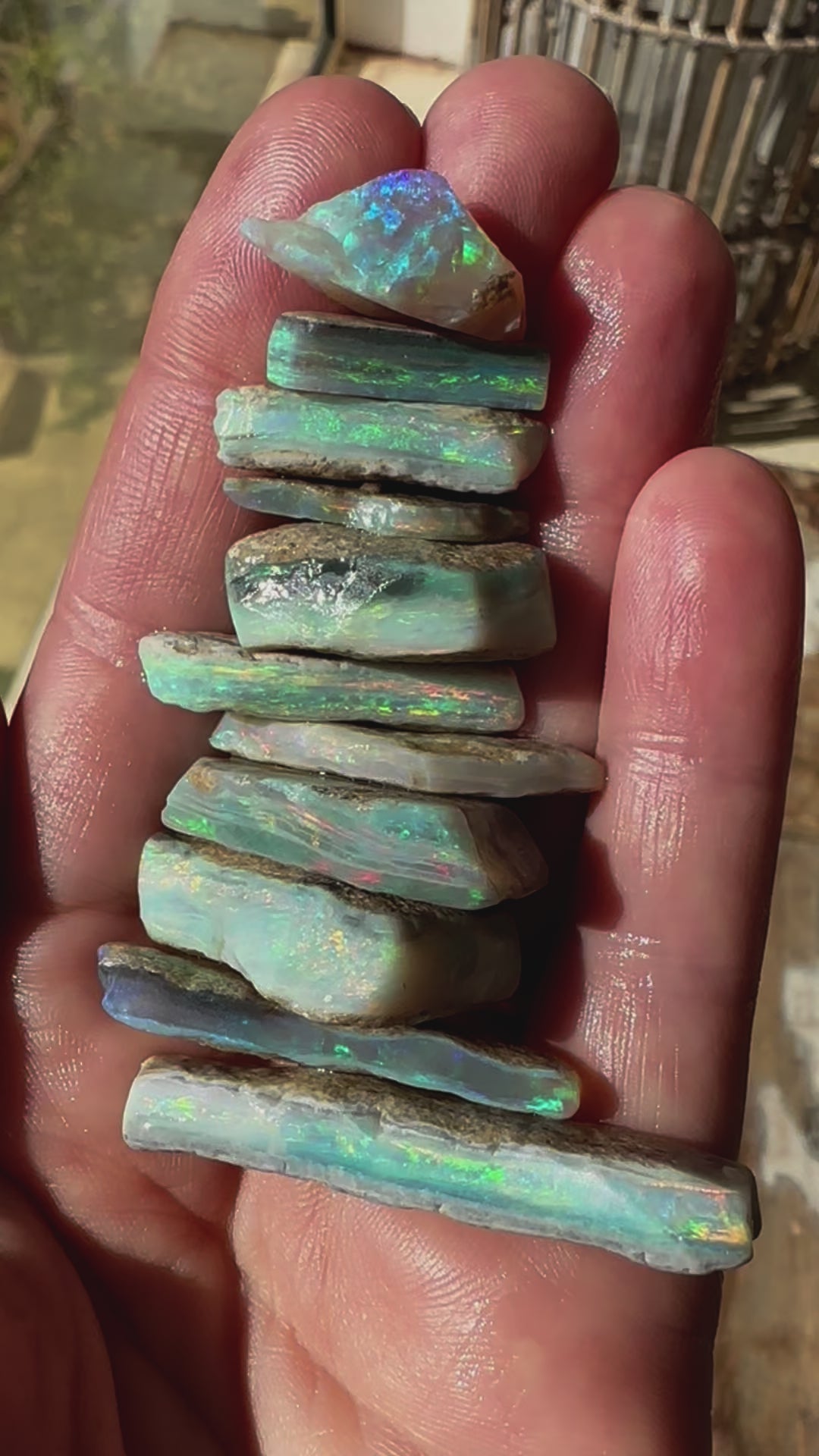 Mintabie mixed semi-black and crystal rough uncut opal