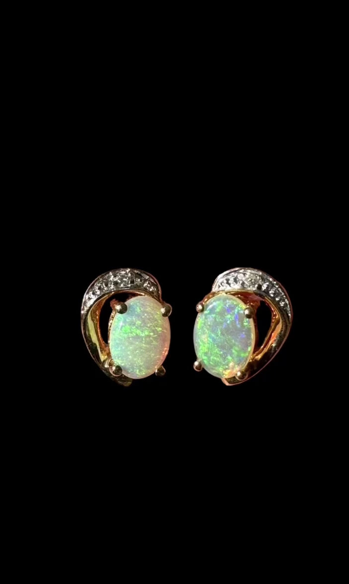 Elegant 14k yellow gold, diamonds and solid opal earrings 
